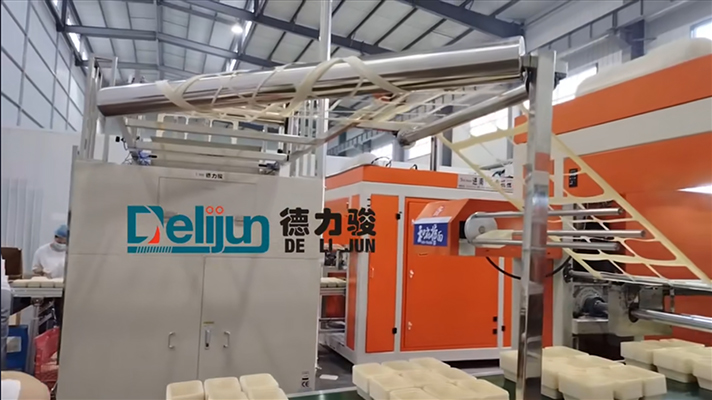 Thermoforming online crusher（inline with 2 thermoforming machine)。